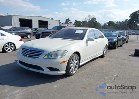 2008 Mercedes-Benz S 550 z USA, uszkodzony, nr VIN WDDNG71X08A178749